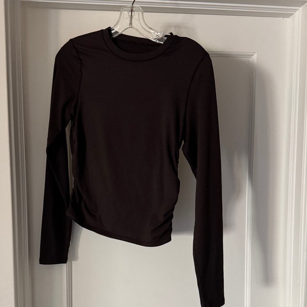 Vuori crop long sleeve in dream knit fabric